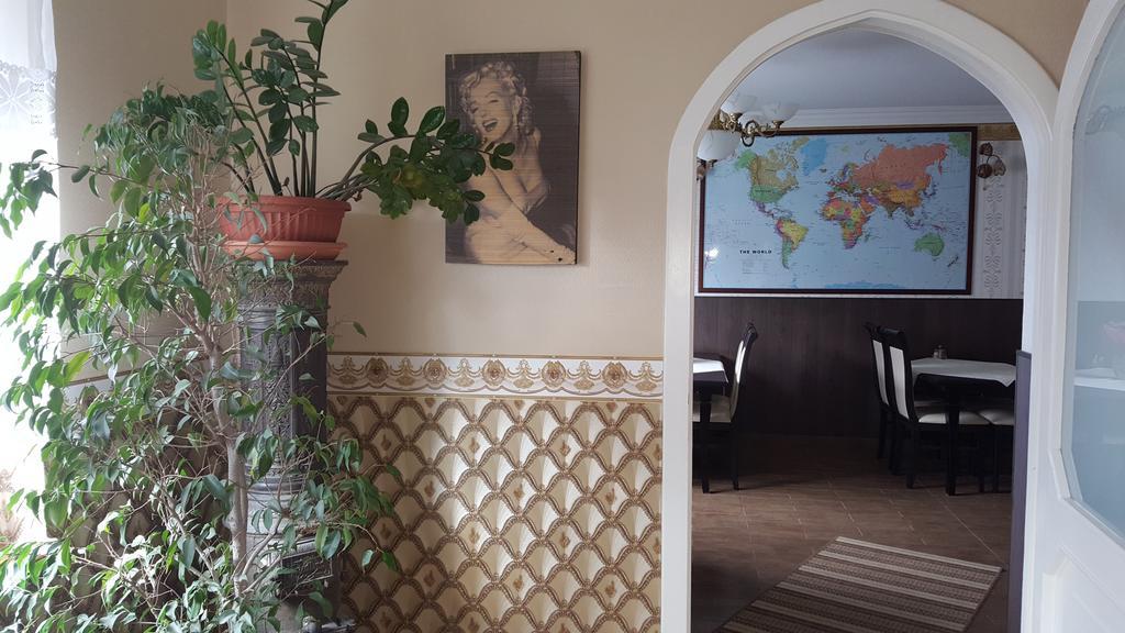 Kitti Szálláshely Mogyoród Esterno foto