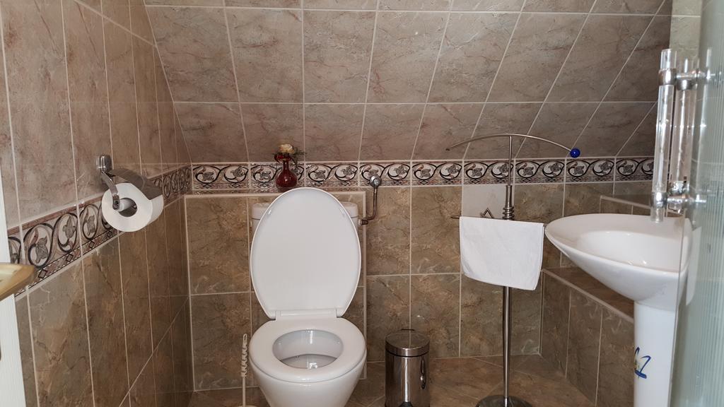 Kitti Szálláshely Mogyoród Esterno foto