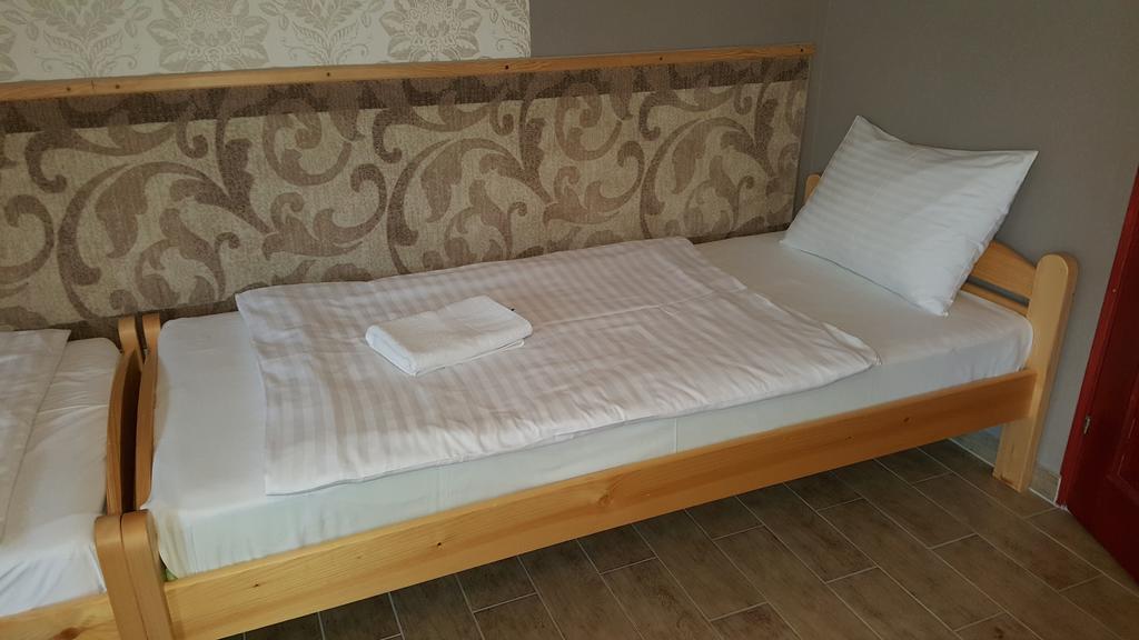 Kitti Szálláshely Mogyoród Esterno foto