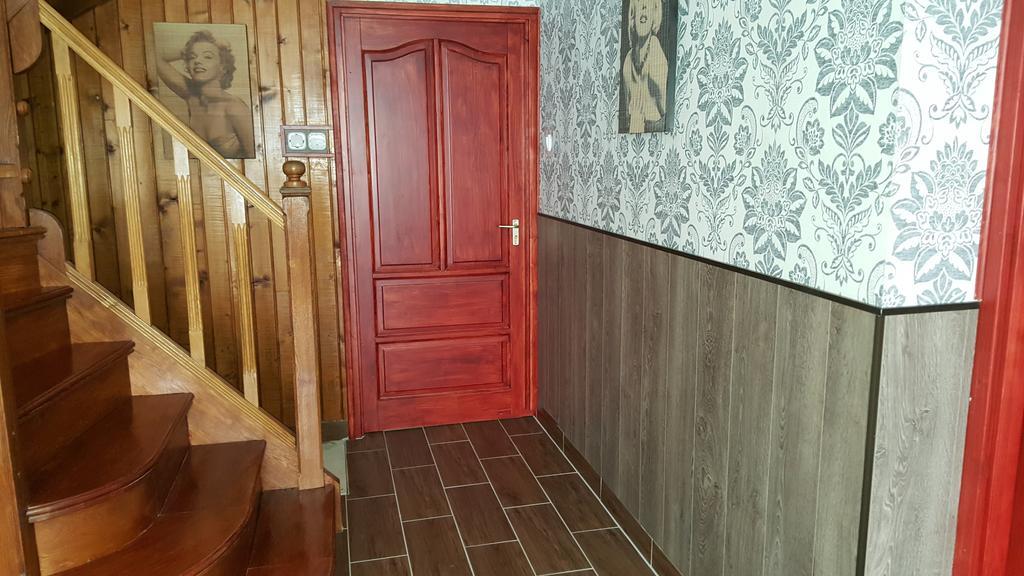 Kitti Szálláshely Mogyoród Esterno foto