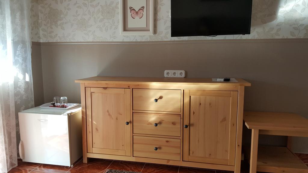 Kitti Szálláshely Mogyoród Esterno foto