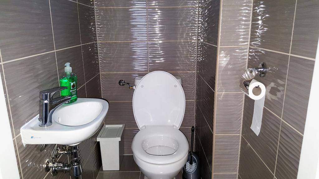 Kitti Szálláshely Mogyoród Esterno foto