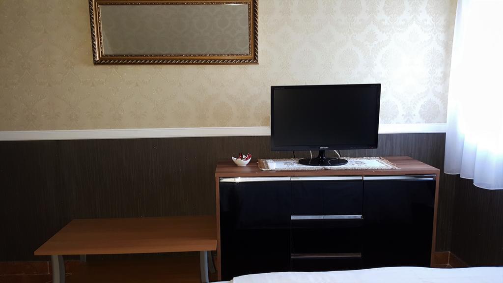 Kitti Szálláshely Mogyoród Esterno foto